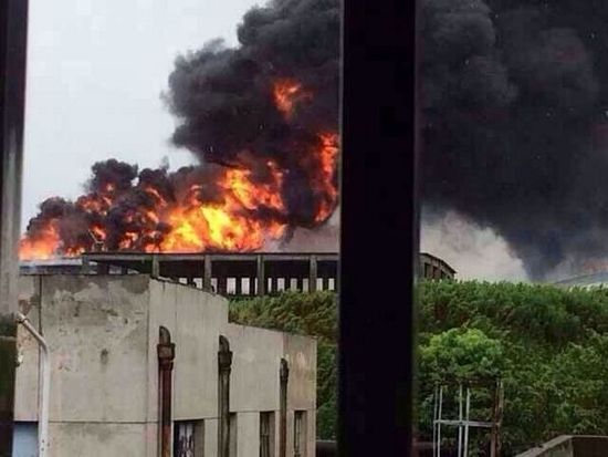 上海一石化倉儲區(qū)5500噸含硫污水調節(jié)罐突發(fā)燃燒