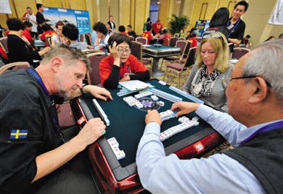 2012年10月28日，重慶，“第三屆世界麻將錦標(biāo)賽”拉開戰(zhàn)幕，不少國(guó)外選手前來(lái)參賽。