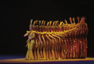 在歡迎晚宴上，上演經(jīng)典節(jié)目千手觀音。新華社發(fā)