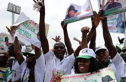 11日，喬納森總統(tǒng)的支持者在集會現(xiàn)場。