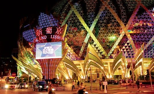 　澳門賭場貴賓廳的冷清，在許多人看來，是當(dāng)?shù)亟?jīng)濟轉(zhuǎn)型的好機會。