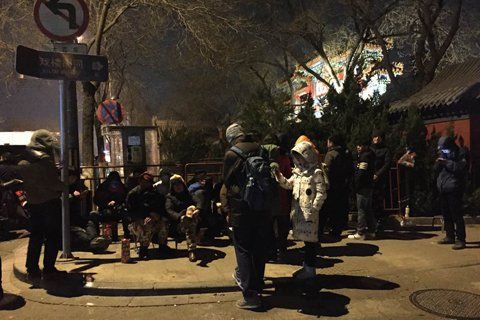 雍和宮外排隊(duì)的人。新京報(bào)記者 李相蓉 攝