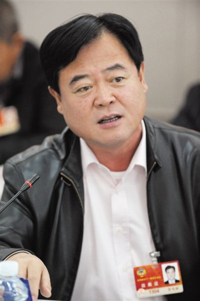 　政協(xié)委員、中國通用技術集團董事長賀同新稱，按照2014年的數字，他的薪水下降了近50%。圖/CFP