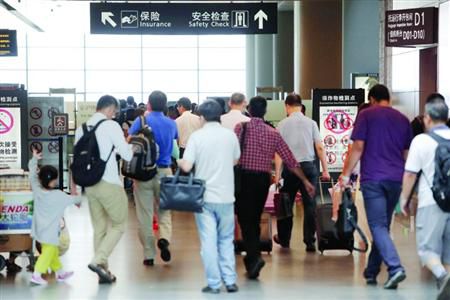 近期乘飛機應(yīng)留足更多的時間以免誤機。/晨報記者 殷立勤