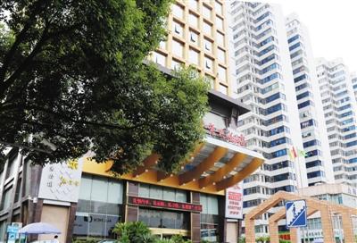 衡陽官員趙安民與之保持聯(lián)系，并邀約女子在這家酒店房間見面。