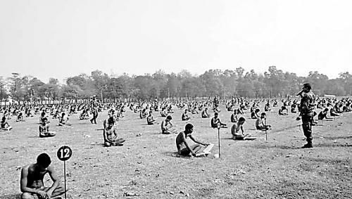 印度軍隊“只穿內褲考試”防作弊 考生:沒得選擇