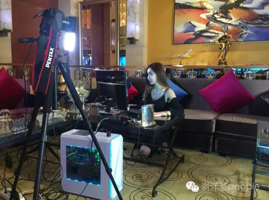 直播中的王瑞兒。攝影：于亞妮