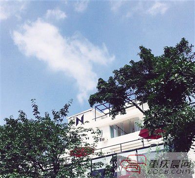 書店外觀設計感十足。