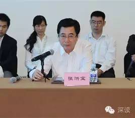 在天津紀委對王富強的通報中指出，王富強從“聽黨的話，永遠跟黨走，做讓黨放心的人”這一初心出發(fā)，吃過苦、流過汗，曾為天津港保稅區(qū)的建設和發(fā)展、為天津市招商引資工作作出過貢獻。貢獻被認可、贊譽，其驕傲自滿情緒漸生，覺得