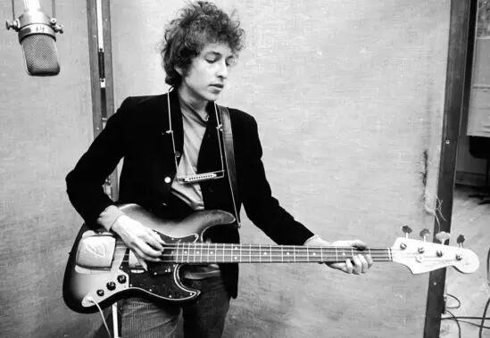 此處外事兒(微信ID：xjb-waishier)要替一個人心疼10秒鐘——自2009年以來連續(xù)八年被視為諾貝爾文學(xué)獎熱門人選的日本作家村上春樹。