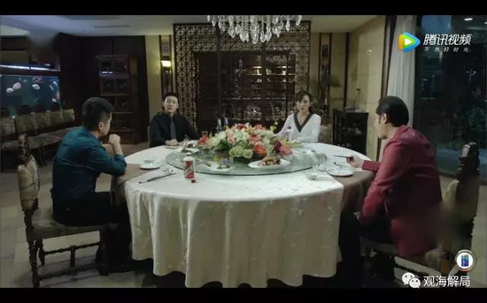 在祁同偉擺的鴻門宴上，茅臺酒上了餐桌