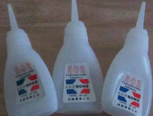 男女網(wǎng)上早戀遭反對 倆人竟用502膠把手粘到一起 男女網(wǎng)上早戀遭反對 倆人竟用502膠把手粘到一起