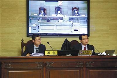 “小黃車”的商標(biāo)所有人“數(shù)人公司”代理律師稱，“ofo小黃車”侵犯了“小黃車”的注冊(cè)商標(biāo)。