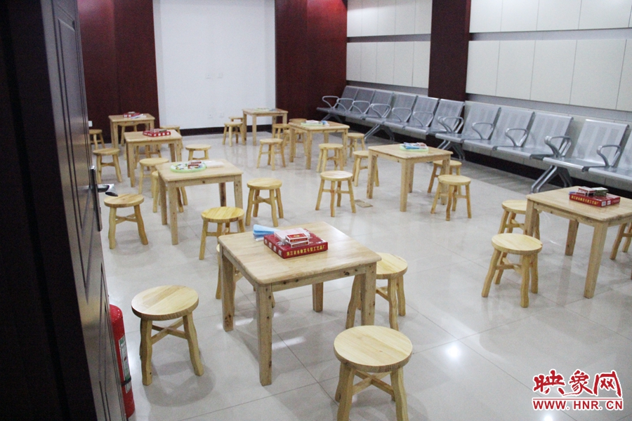 中原區(qū)人防納涼場所（桐柏路與中原路交叉口），內(nèi)部環(huán)境干凈整潔。