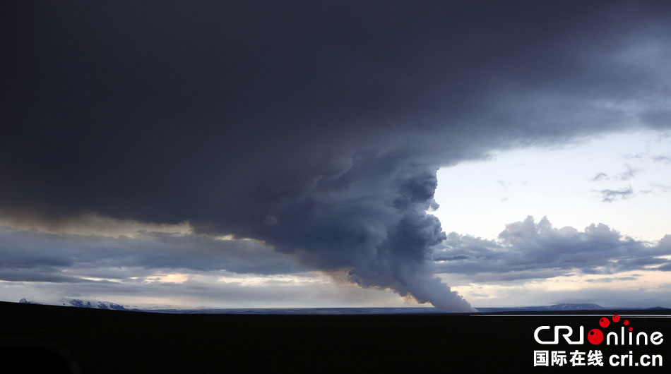 冰島火山出現新裂縫再度噴發(fā) 發(fā)布紅色預警