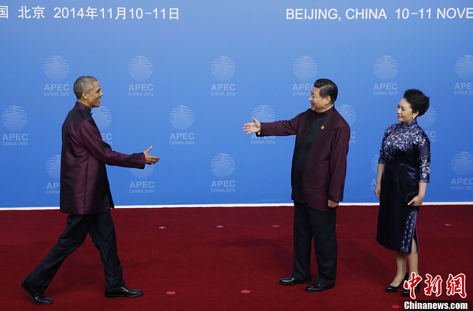 圖為習(xí)近平夫婦歡迎美國總統(tǒng)奧巴馬。中新社發(fā) 杜洋 攝