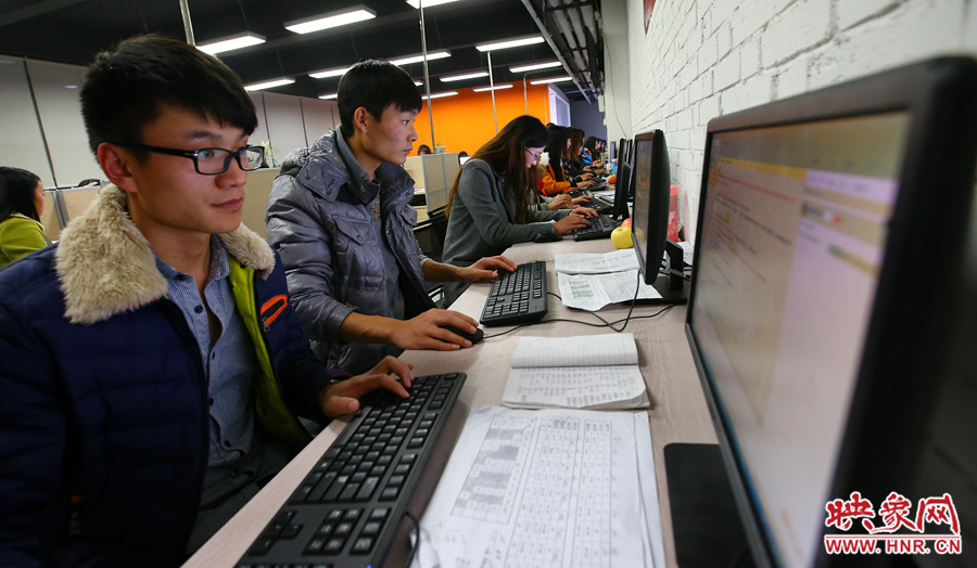 從凌點(diǎn)開始，最忙碌的就要數(shù)這些客服人員