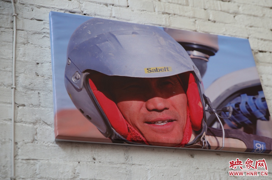 賽車的世界、更是男人的世界。圖為部分參展攝影作品。