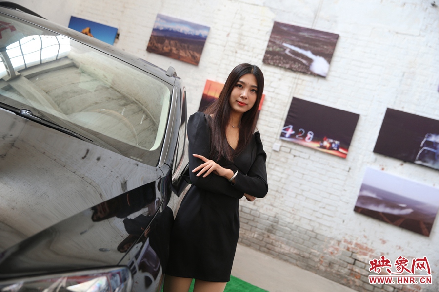 姐是車模，賽車的車。