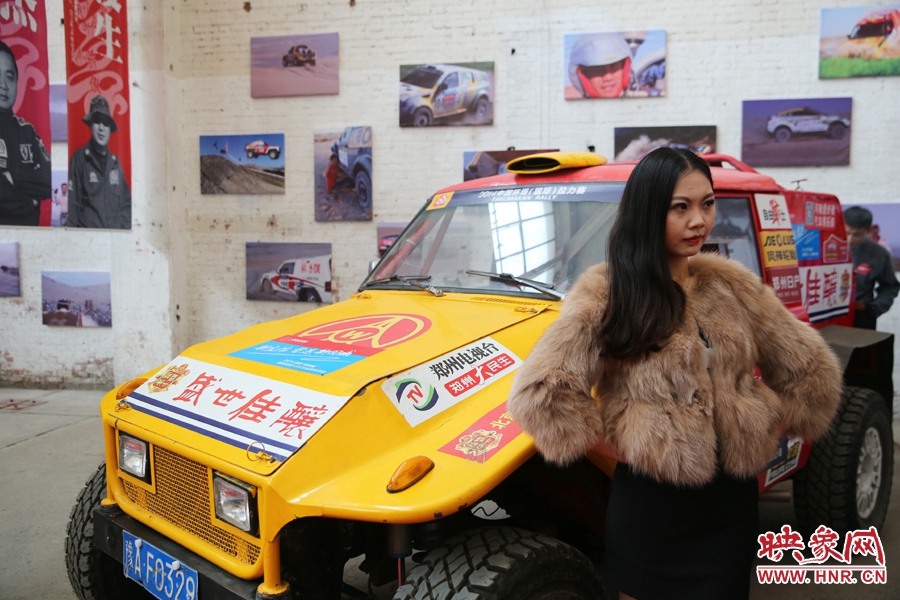 姐是車模，賽車的車。