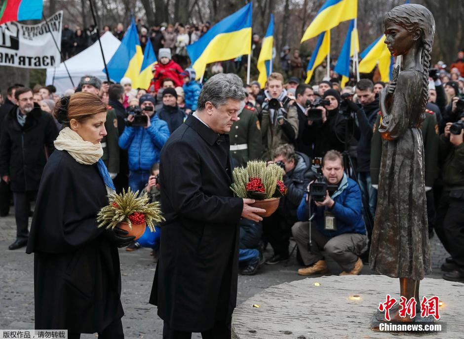 當?shù)貢r間2014年11月22日，烏克蘭基輔，民眾舉行儀式紀念1932-1933烏克蘭大饑荒81周年
