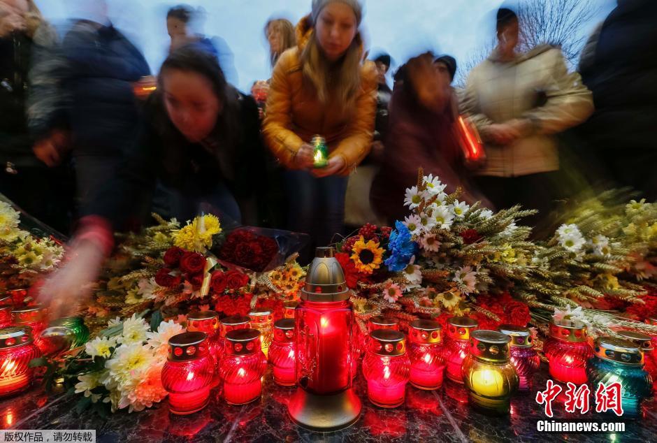 當?shù)貢r間2014年11月22日，烏克蘭基輔，民眾舉行儀式紀念1932-1933烏克蘭大饑荒81周年