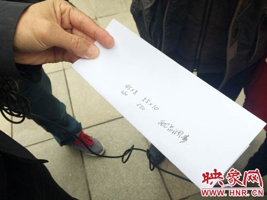 經(jīng)過初步測量，河南省人民會堂主樓的違法廣告牌面積為910平米。