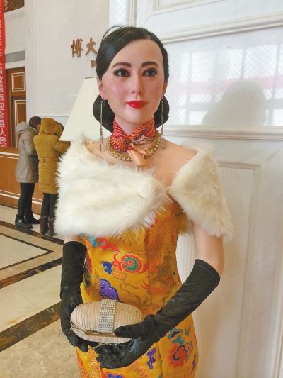 若不是這身似是而非的衣服，你能認出這是范冰冰嗎？