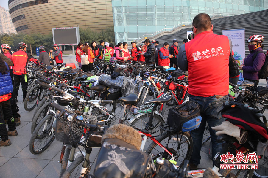參加活動的車友太多，忙壞攝影師