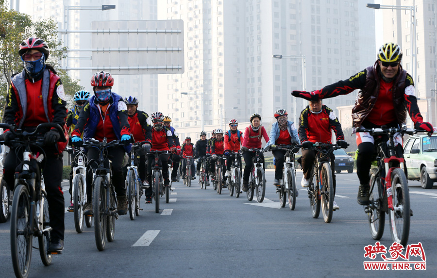 獻愛心、騎行天下，映象網(wǎng)騎行車友樂翻天