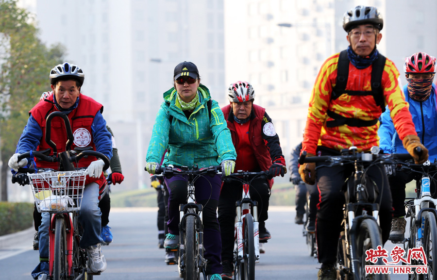 獻愛心、騎行天下，映象網(wǎng)騎行車友樂翻天