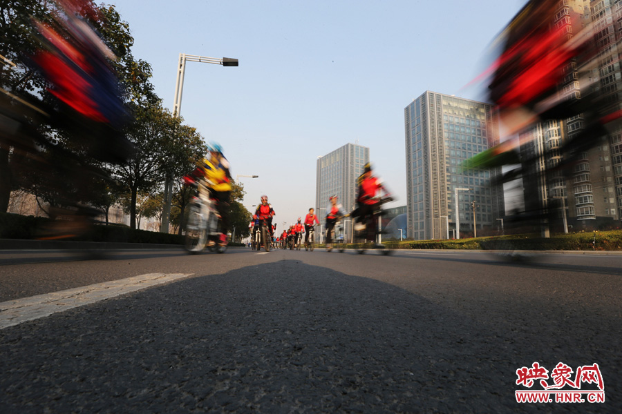 獻愛心、騎行天下，映象網(wǎng)騎行車友樂翻天