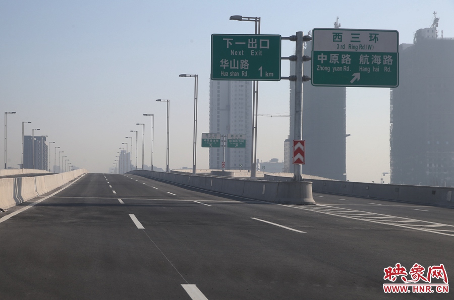 華山路方向與西三環(huán)出口。