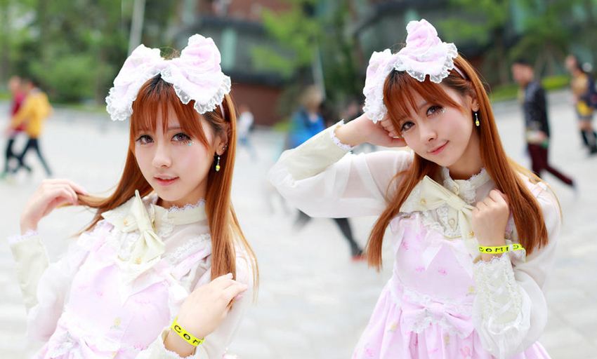 成都舉行西南最大動(dòng)漫展 性感萌妹頻頻搶鏡 成都舉行西南最大動(dòng)漫展 性感萌妹頻頻搶鏡