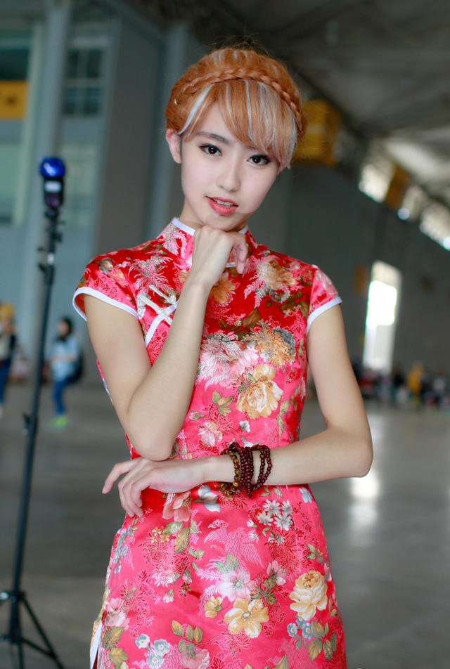 成都舉行西南最大動(dòng)漫展 性感萌妹頻頻搶鏡 成都舉行西南最大動(dòng)漫展 性感萌妹頻頻搶鏡