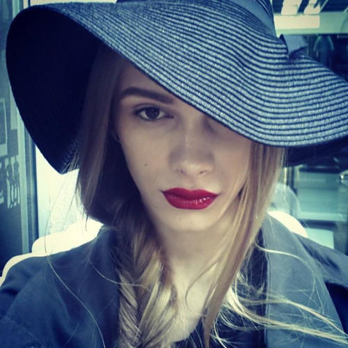 似男非女 “妖孽”般國際男模 似男非女 “妖孽”般國際男模