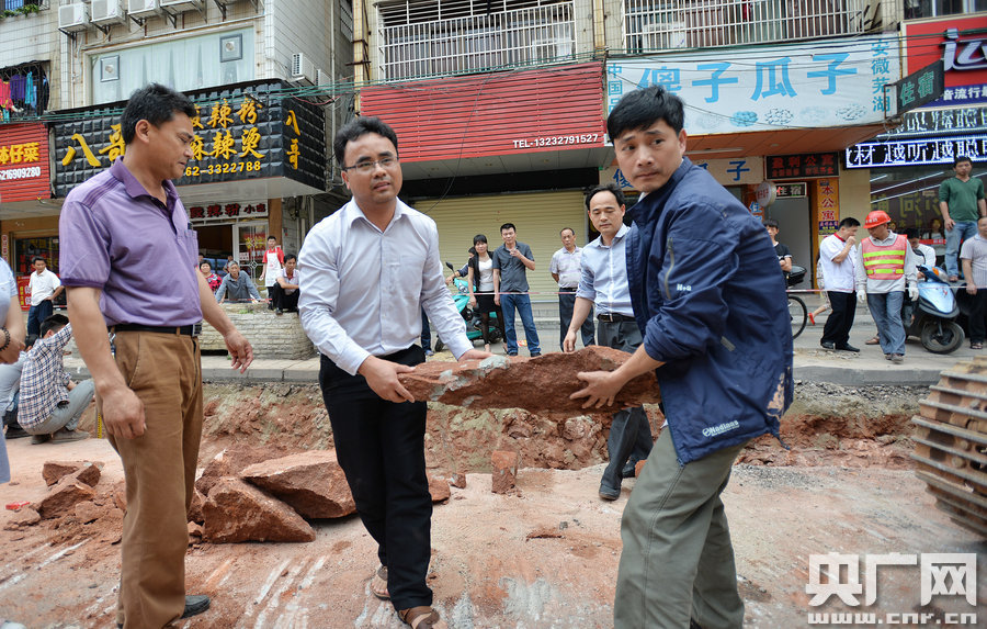 一旦發(fā)現(xiàn)恐龍蛋化石，及時(shí)上報(bào)，通知公安和文物部門進(jìn)行保護(hù)。