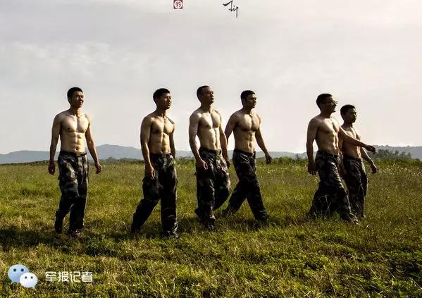 軍校學(xué)員變身“肌肉男”硬漢 軍校學(xué)員變身“肌肉男”硬漢