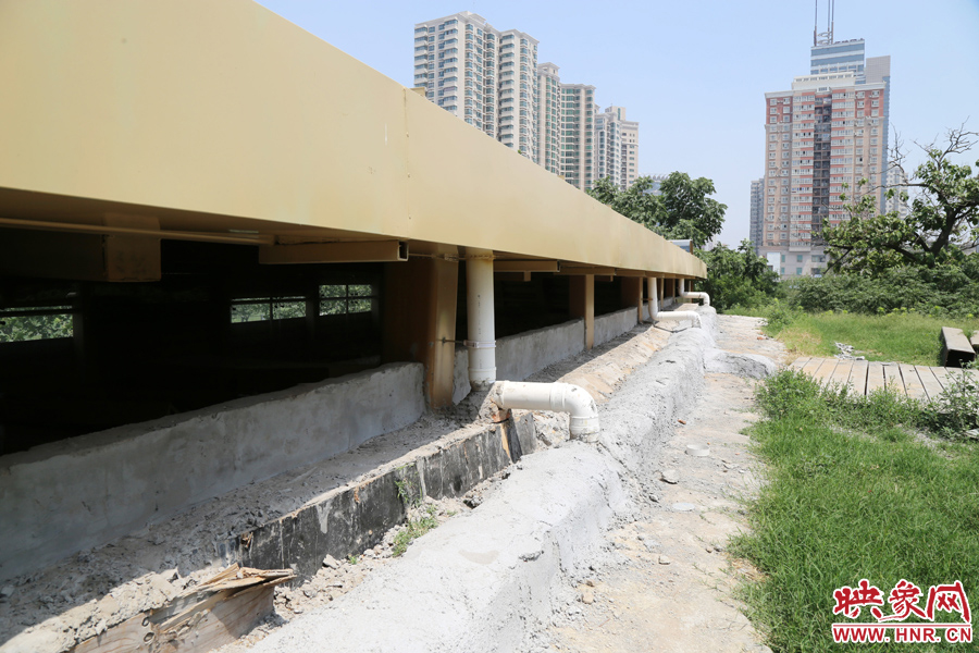 保護殼外部設(shè)計有排水系統(tǒng)。