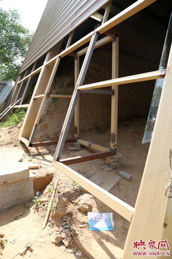 目前，該項工程即將竣工。