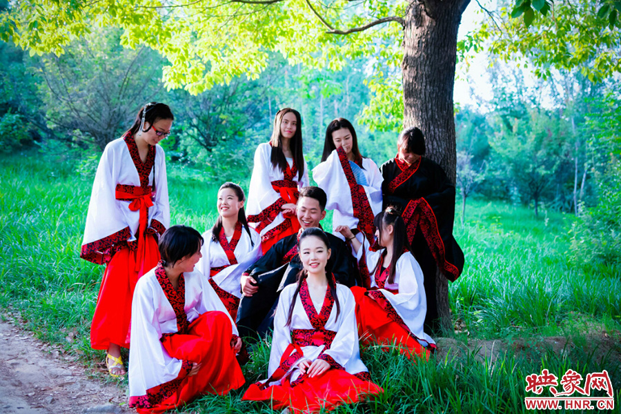 這片樹蔭留下我們太多的歡聲笑語。