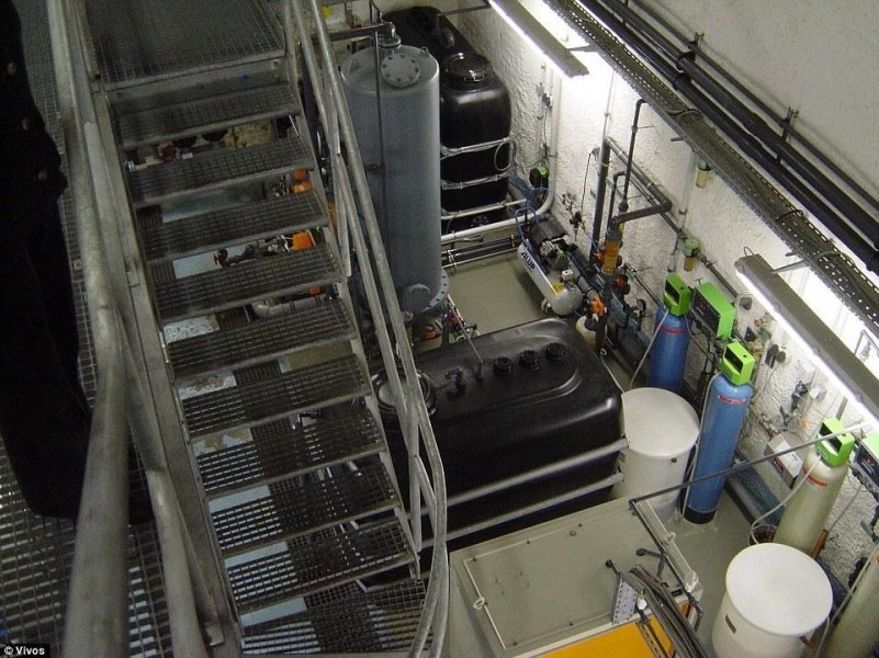 圖為堡壘內(nèi)的儲水和發(fā)電系統(tǒng)，同時還配備溫度調(diào)節(jié)與通風(fēng)設(shè)備。