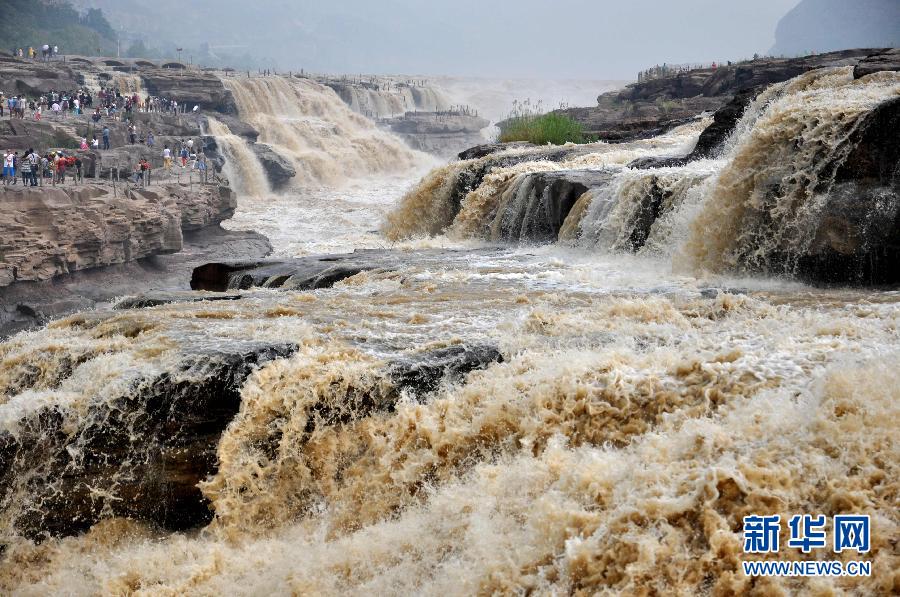 這是7月10日拍攝的黃河壺口瀑布。