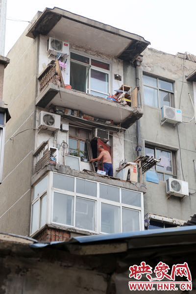 據(jù)了解，該棟房屋建造于1986年，距今已經(jīng)30年。