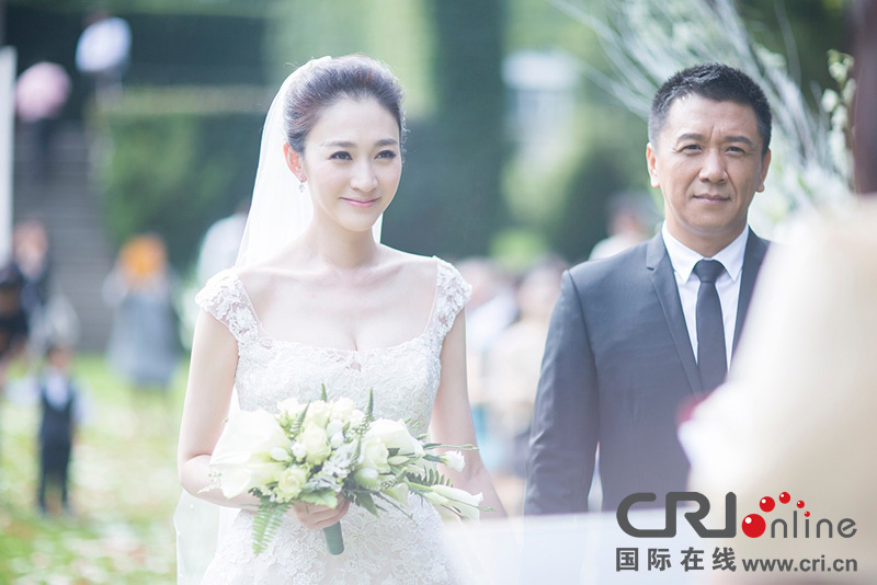 李小冉比利時(shí)辦婚禮 朱丹、鐘欣潼、應(yīng)采兒做伴娘