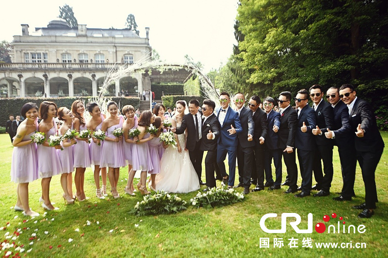 李小冉比利時(shí)辦婚禮 朱丹、鐘欣潼、應(yīng)采兒做伴娘