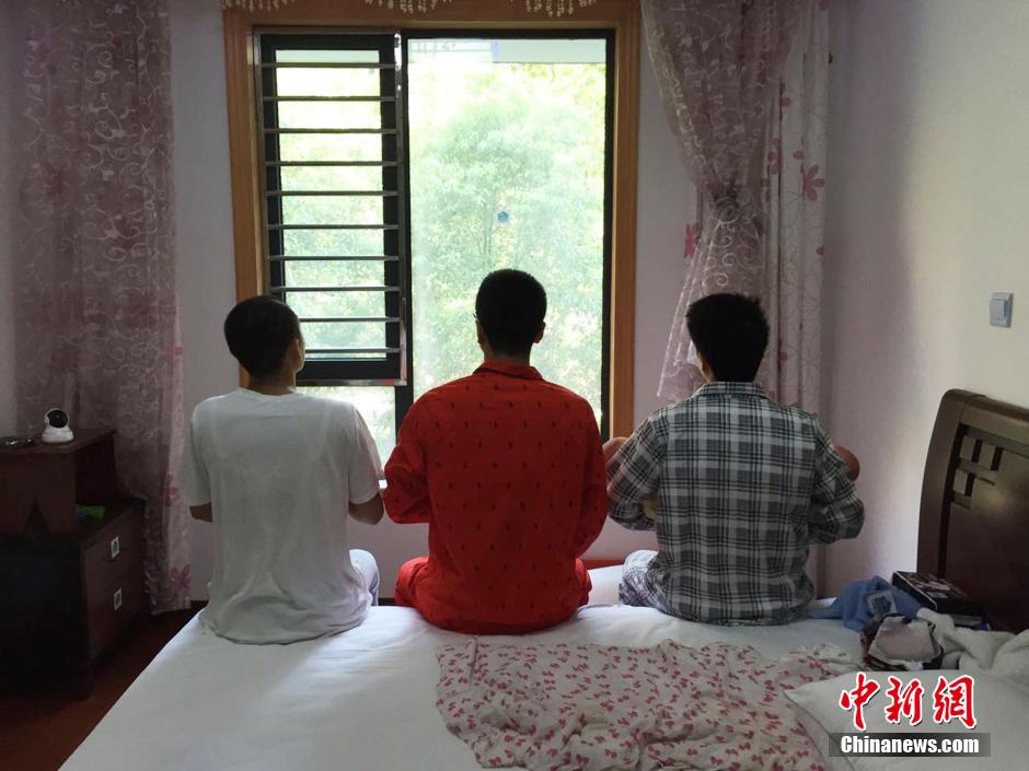 三男子上海坐月子 體驗(yàn)女性產(chǎn)后生活