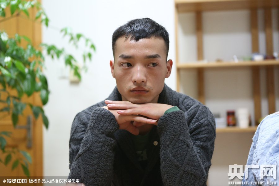 網(wǎng)絡(luò)紅人葉良辰現(xiàn)身浙江臺(tái)州，接受記者的專訪。