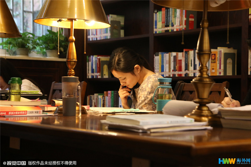 重慶大學改造翻新的“民國風圖書館”走紅網(wǎng)絡，引得無數(shù)網(wǎng)友點贊
