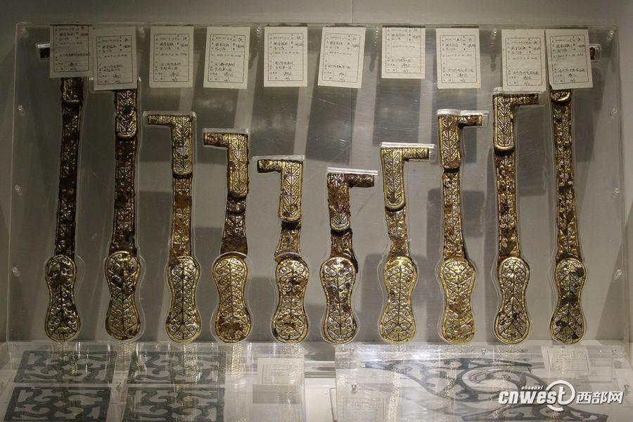 出土的車門飾。